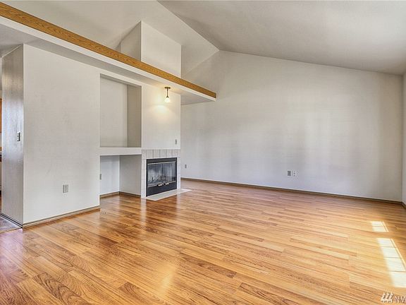 4th image of 1417 205th Street Ct E