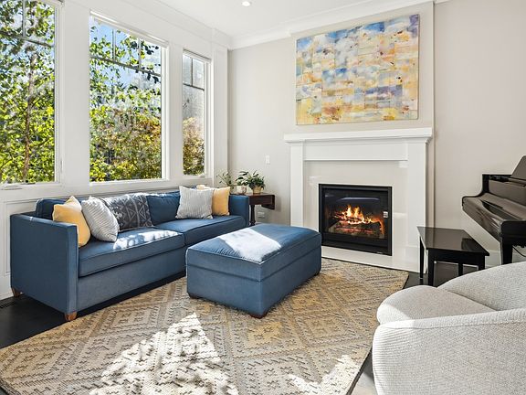 4th image of 4034 N Maplewood Ave