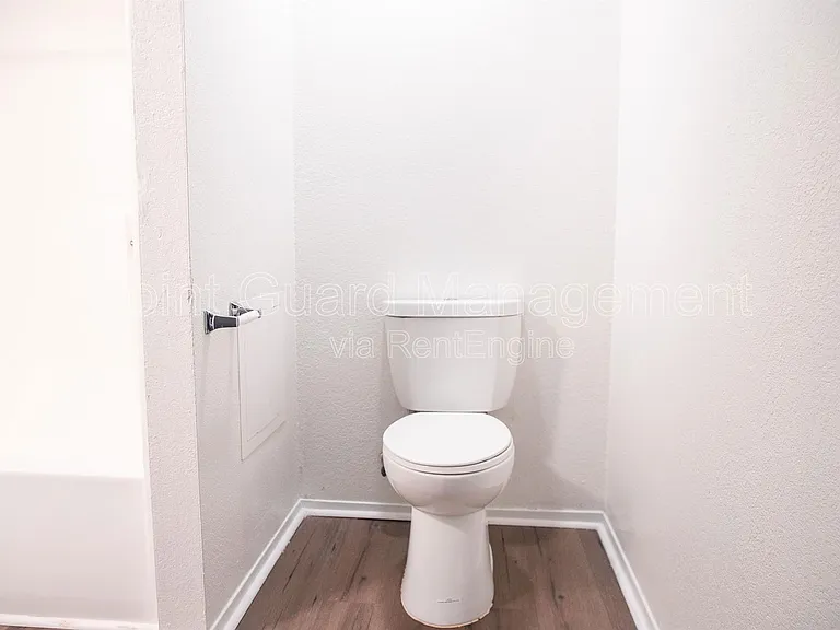 107 W Gold Coast Rd — Photo 27