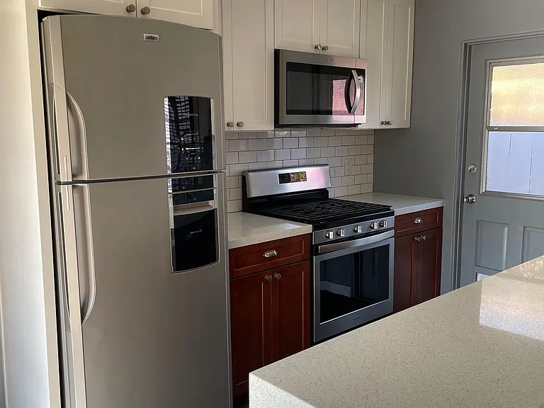 5045 Glen St — Photo 4