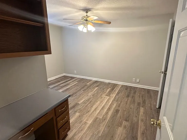1130 Sloan St — Photo 9