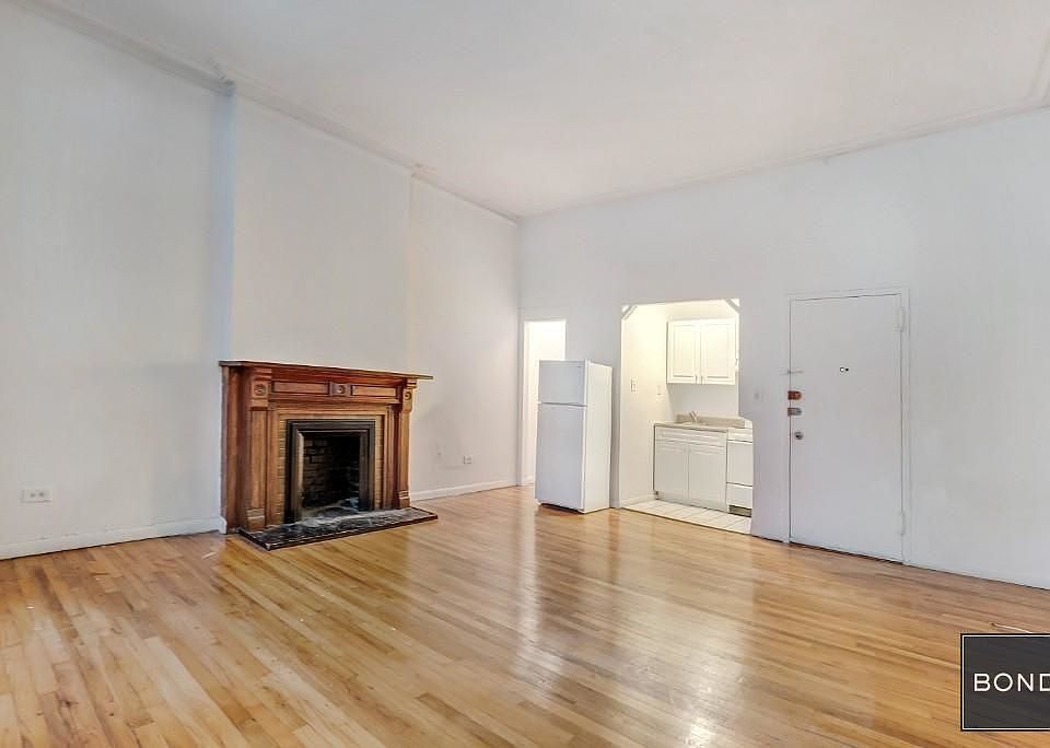 2nd image of 150 E 46th St #1A***