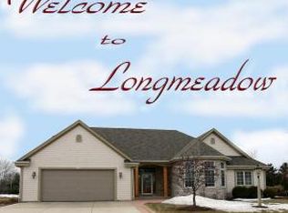 1224 Winterberry Rd, Oconomowoc, WI 53066