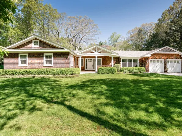 15 Hawthorne Ave, Sag Harbor, NY 11963