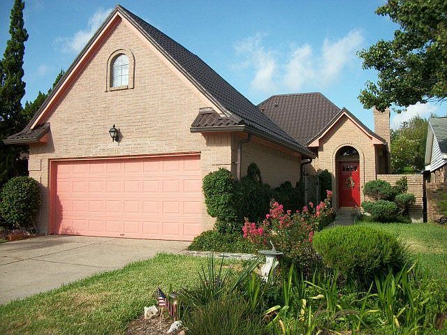 1st image of 10 Campeche Cir