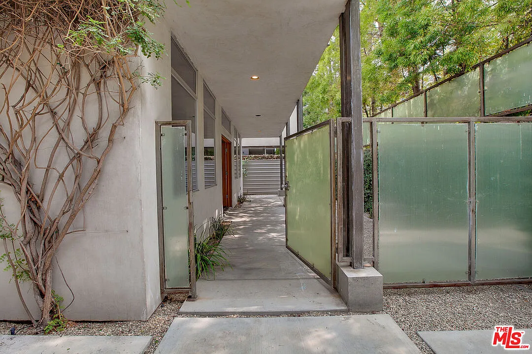 2 bed, 2.0 bath, 1800 sqft, $10,000 — Photo 4