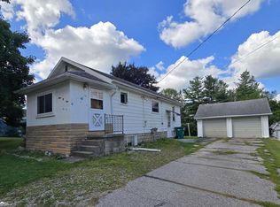 901 N Oak St, Durand, MI