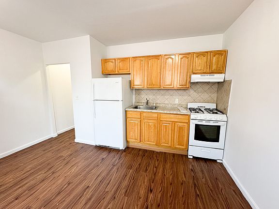 3rd image of 4303 Ditmars Blvd #1F