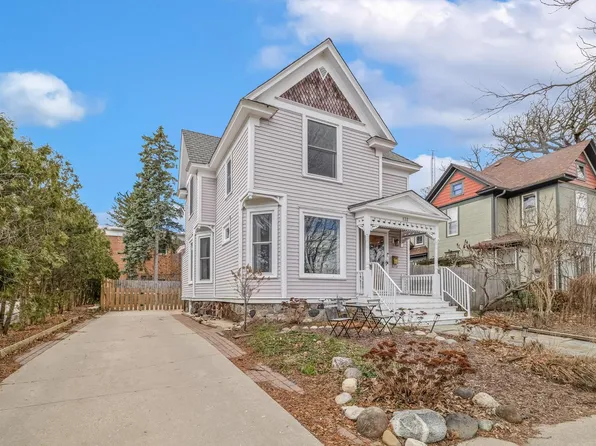 132 S 2nd St, Delavan, WI 53115