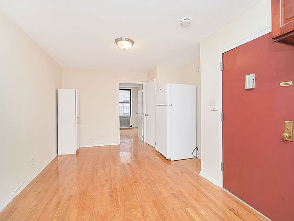 4th image of 691 10th Ave APT 19