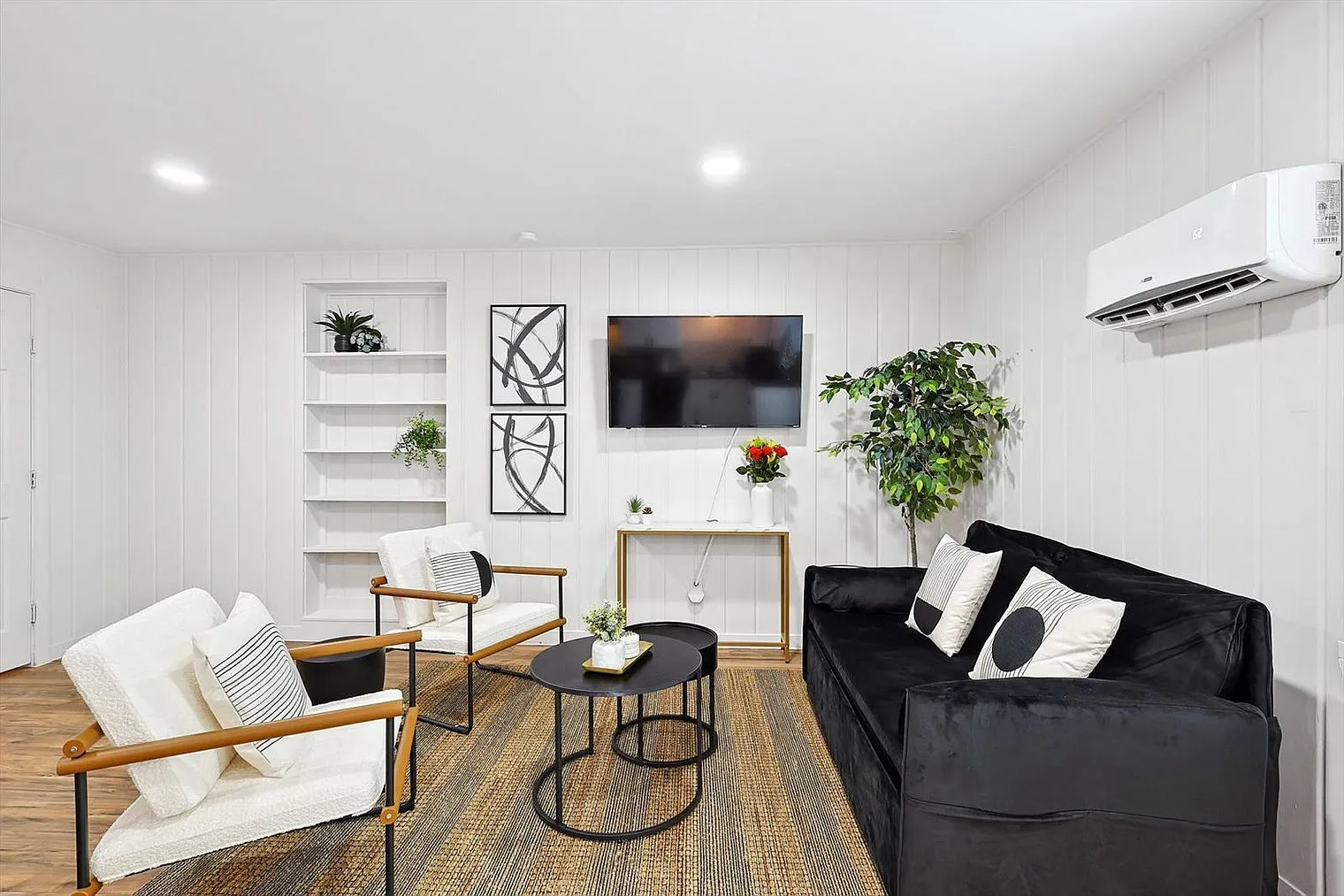 1 bed, 1.0 bath, 592 sqft, $3,241 — Photo 3