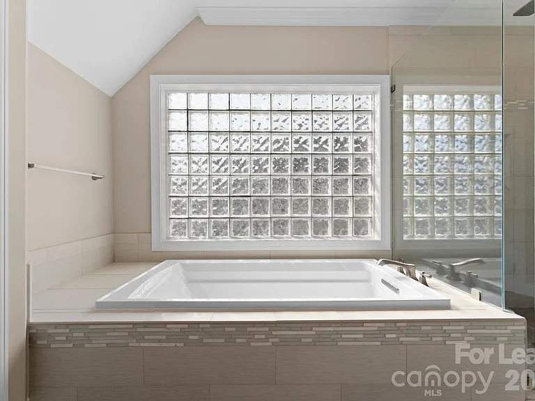 2134 Glade Hill Rd — Photo 33