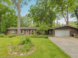 29799 Linden St, Farmington Hills, MI 48336