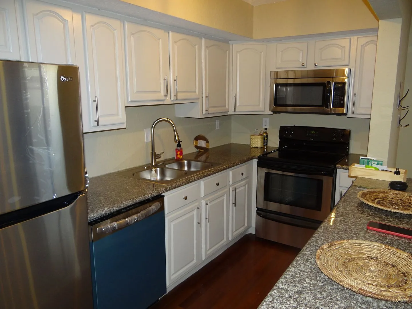 1/1 condo in Beach Park — Photo 2