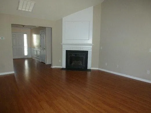 216 Latherton Ct — Photo 2