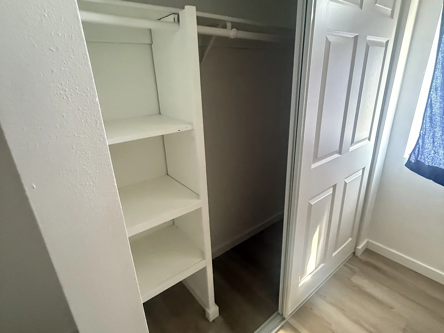 3 bed, 2100 sqft, $1,000 — Photo 2