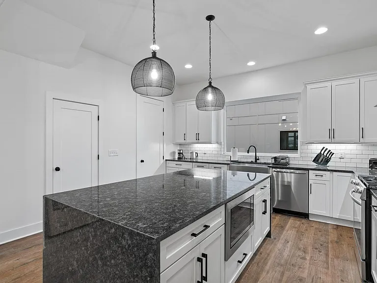 910 Youngs Ln #3 — Photo 14