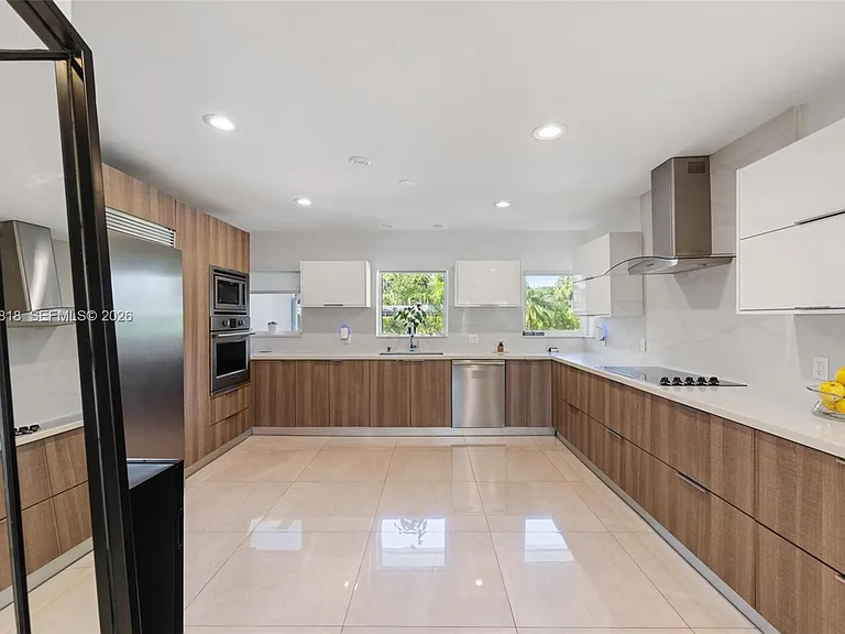 1014 Jefferson St — Photo 5