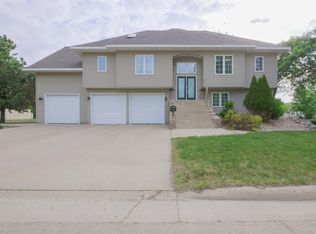 904 Colorado Ave, Morris, MN 56267