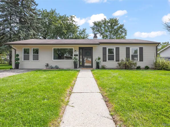 6119 Marcy St, Brighton, MI 48116