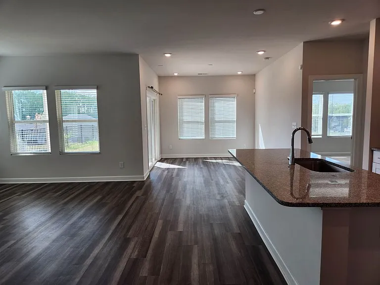 8808 Pennegrove Cir — Photo 7