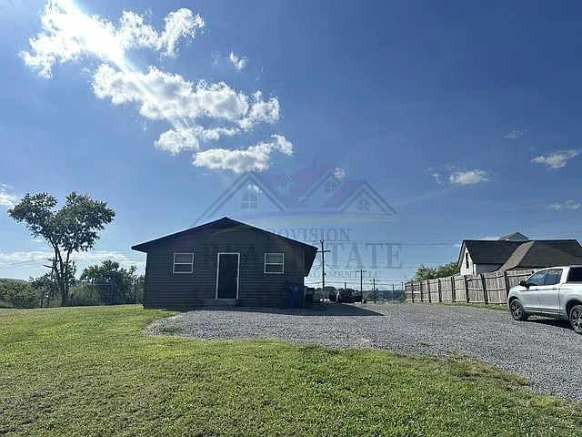 2 bed, 1.0 bath, $1,000 — Photo 1