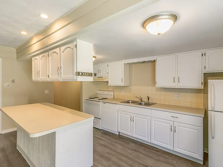 1306 E Miller Road 6114 Beechfield Dr — Photo 5