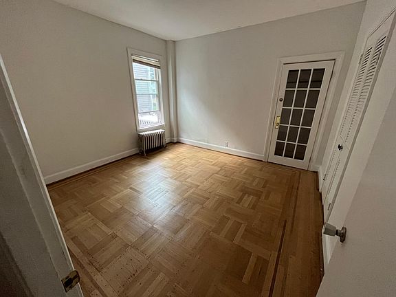 4th image of 43 Nisbet St #1