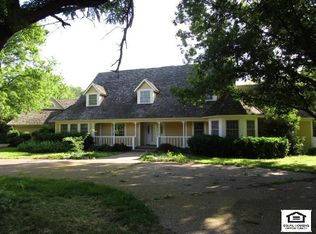 27 W Westborough Rd, Wellington, KS 67152