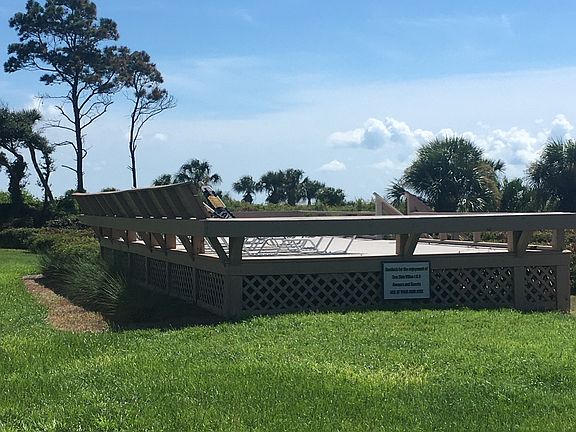 Sun deck for residents looking at the ocean