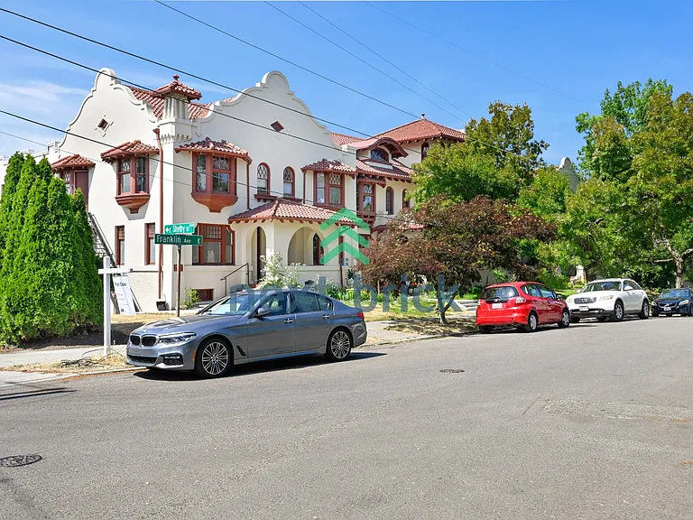 2913 Franklin Ave E #B — Photo 2