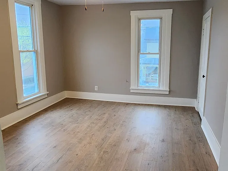 115 Franklin Ave #1/2 — Photo 8