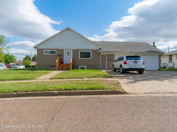 1307 2nd St W, Dickinson, ND 58601