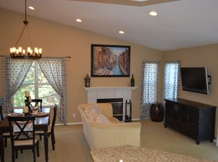 3406 Holly Grove St, Thousand Oaks, CA 91362