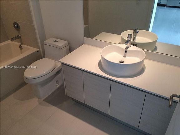 3rd image of 4250 Biscayne Blvd APT 915