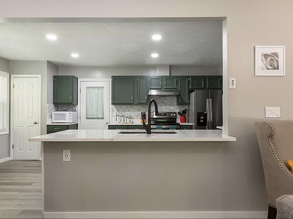 5th image of 431 N Harper Dr