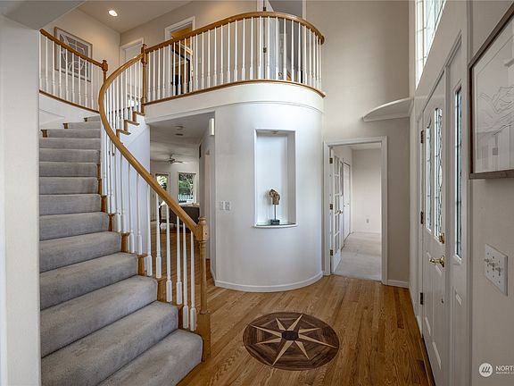 3rd image of 5635 Orca Drive NE