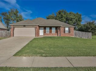 306 Oakley St, Pea Ridge, AR 72751