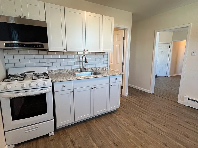 618 Broadway #4 — Photo 2