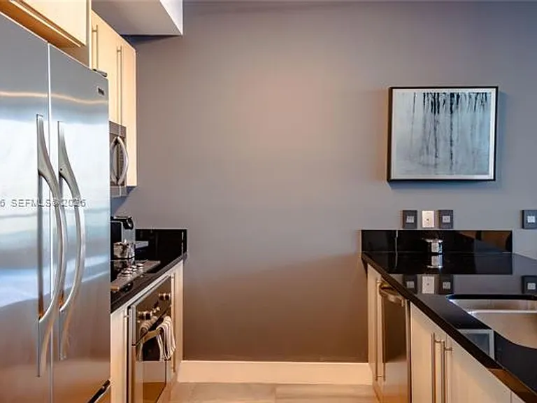 1111 SW 1st Ave #Penthouse 3822 — Photo 8