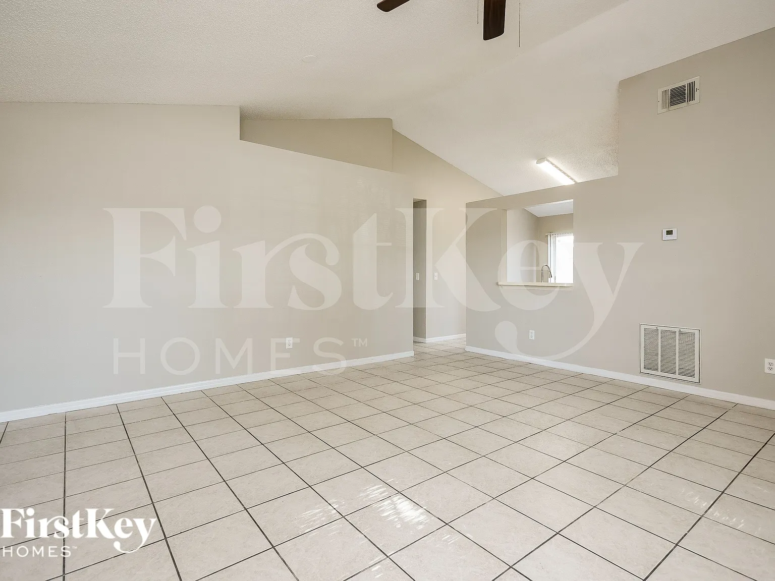 3 bed, 2.0 bath, 1182 sqft, $1,820 — Photo 4