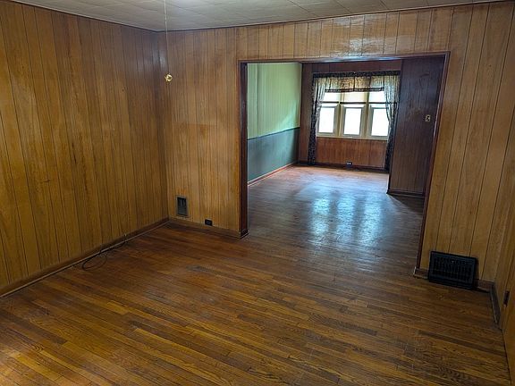 3rd image of 1543 Louisa St