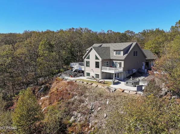 317 Valley View Dr, Albrightsville, PA 18210