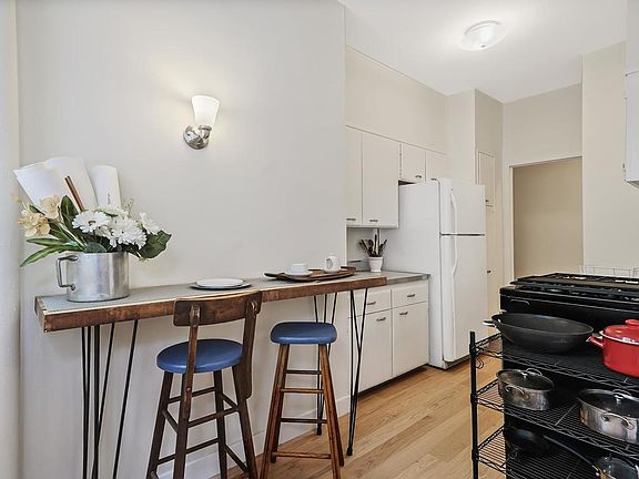 3rd image of 80 La Salle St APT 2A