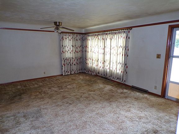 2nd image of 1480 N Lascerne Cir