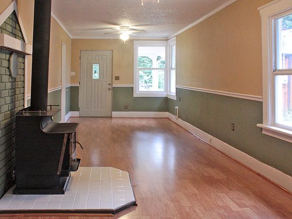 5th image of 309 153rd St E