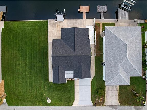 3rd image of 7401 ISLANDER LANE