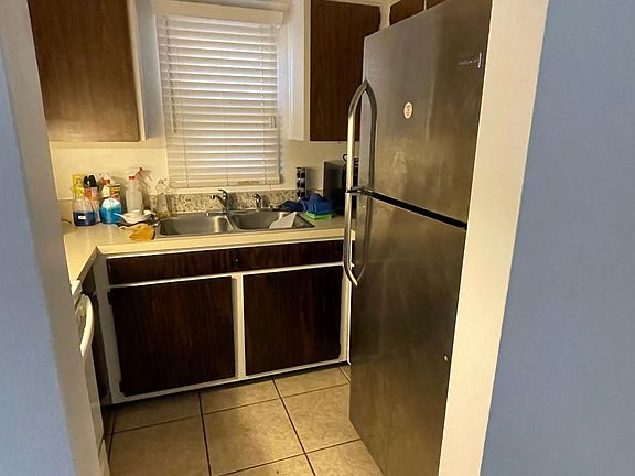 5th image of 453 D St Unit D