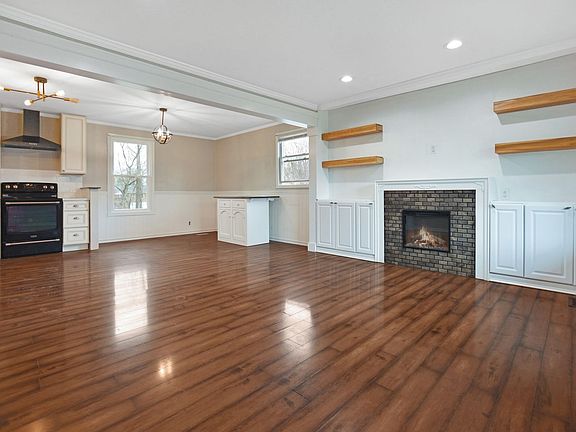 2nd image of 428 Parker Dr
