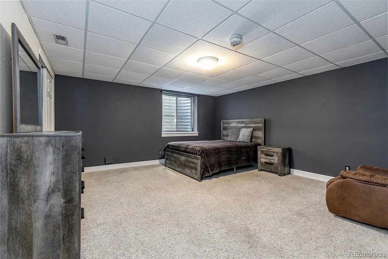 5 bed, 3700 sqft, $800 — Photo 1
